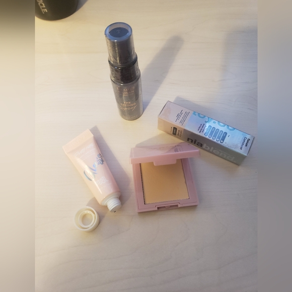 Makeup Bundle - Picture 6 of 6